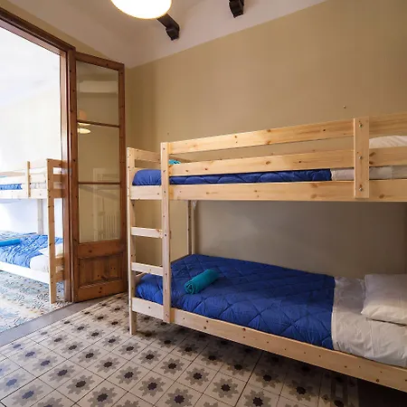 Bed In Alojamento de Acomodação e Pequeno-almoço Girona