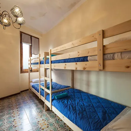 Alojamento de Acomodação e Pequeno-almoço Bed In 2*