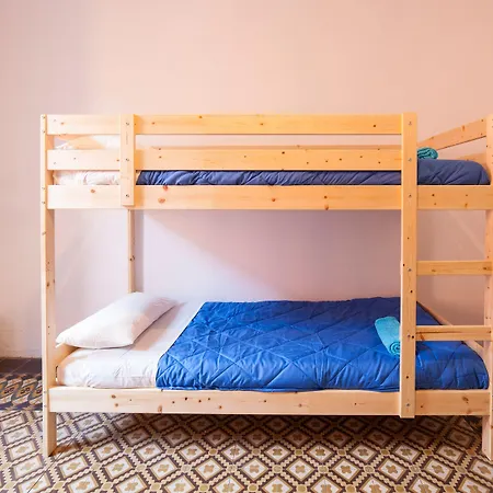 Alojamento de Acomodação e Pequeno-almoço Bed In 2*