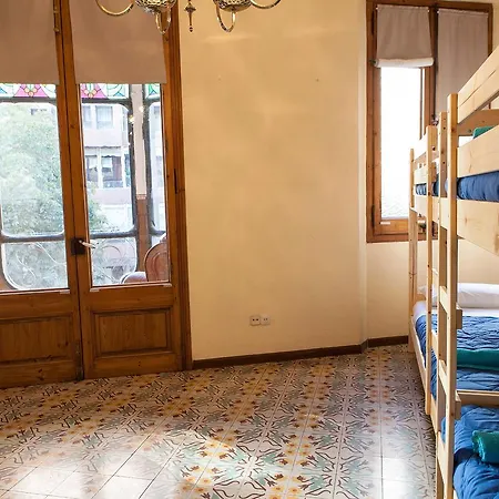 Bed In 2* Жирона