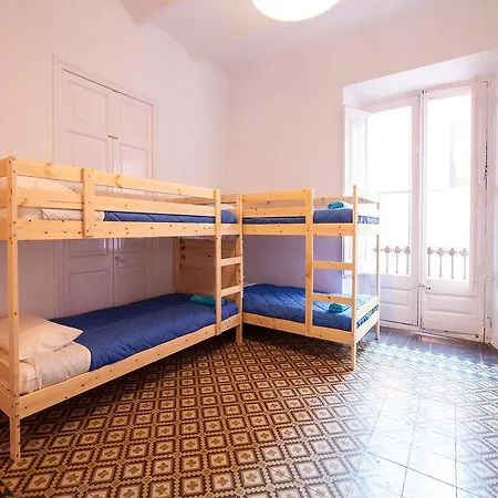Bed In 2* Жирона