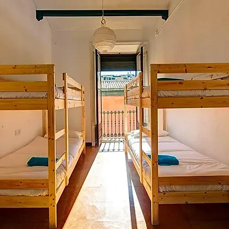 Bed In Frühstückspension 2*