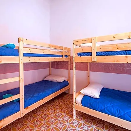 Bed In Frühstückspension Gerona