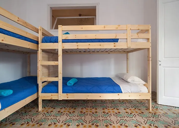 Bed In ベッド・アンド・ブレックファスト ジローナ