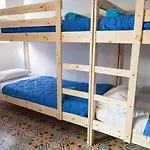 Alojamento de Acomodação e Pequeno-almoço Bed In 2*